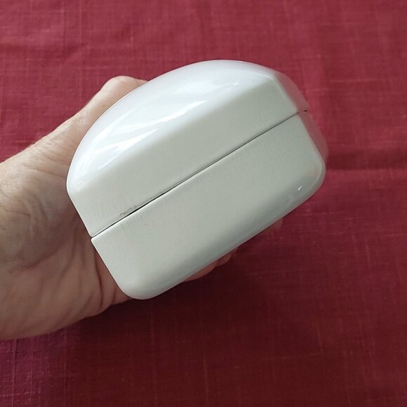 Nine West White Hinged Hard Clamshell Sunglass Case - Picture 10 of 12